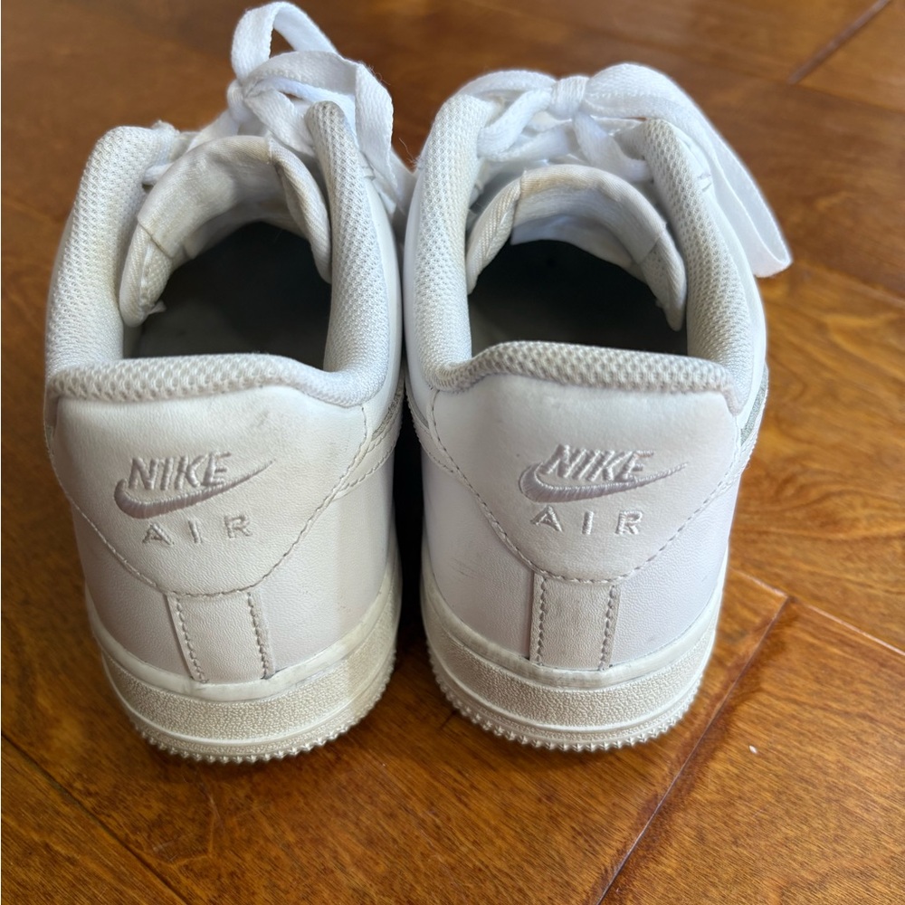 Nike Women’s White Sneakers 7